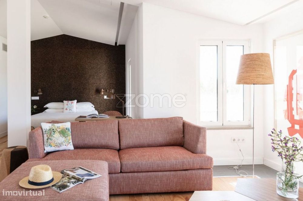T1 - Craveiral Farmhouse