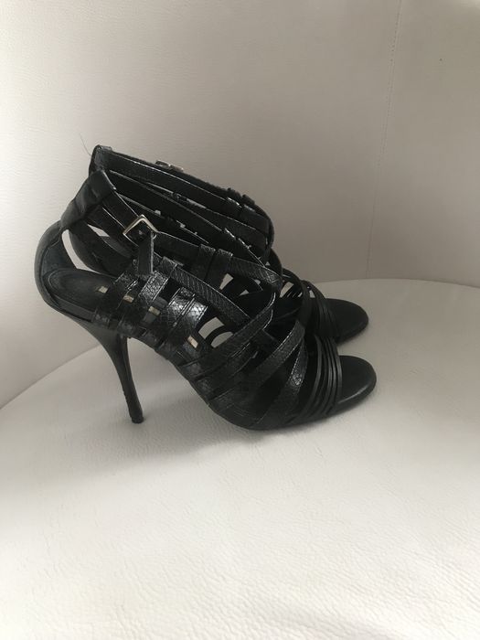 Sandały na szpilce ze skóry Buffalo London r. 38/24