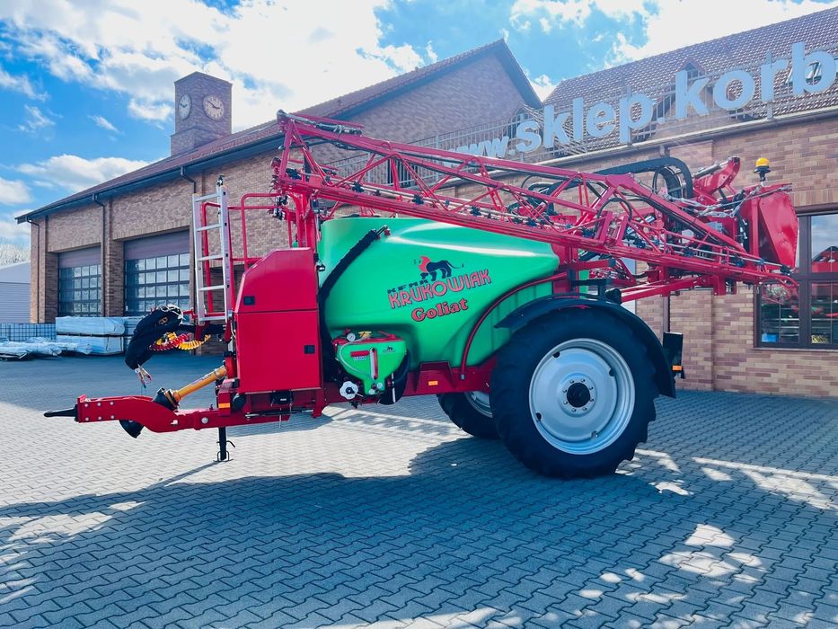 Krukowiak Goliat 3000/21/PHB opryskiwacz dostępny od ręki  Precyzyjny ciągany opryskiwacz o pojemności 3000 l belka 21 m