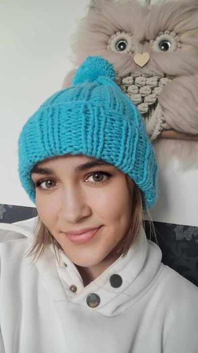 Zimowa czapeczka turkus włóczka pompon
