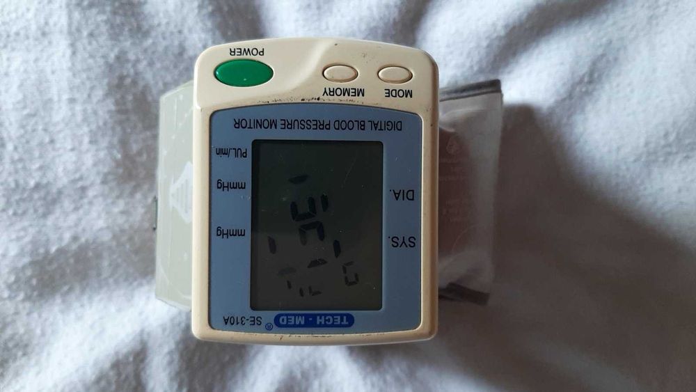 Тонометр AND UA-701, ТЕСН-МЕD SE-310A.