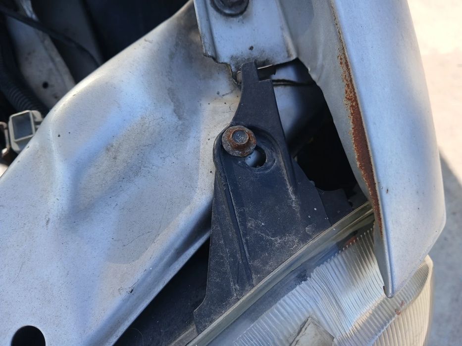 Ótica / farol esquerda OPEL Corsa B