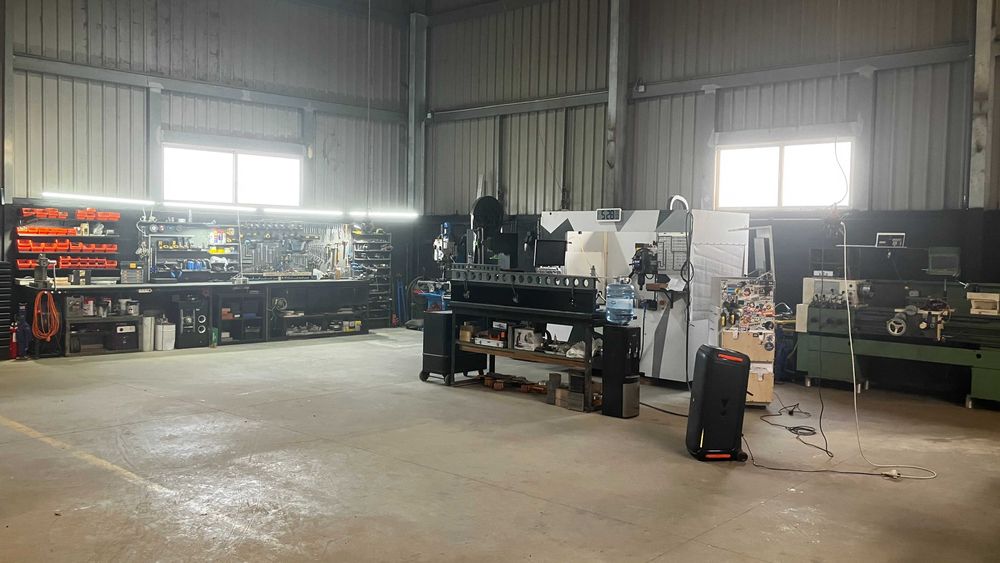 Oficina Totalmente Equipada – Espaço para Coworking Industrial