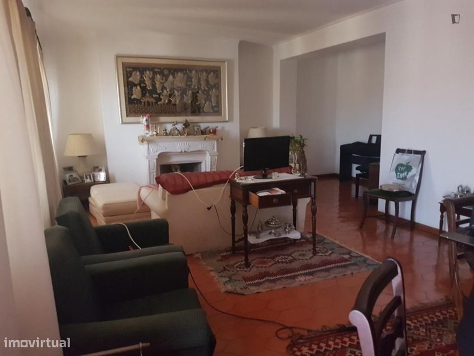 Apartamento com 8 quartos - localizado em  Coimbra