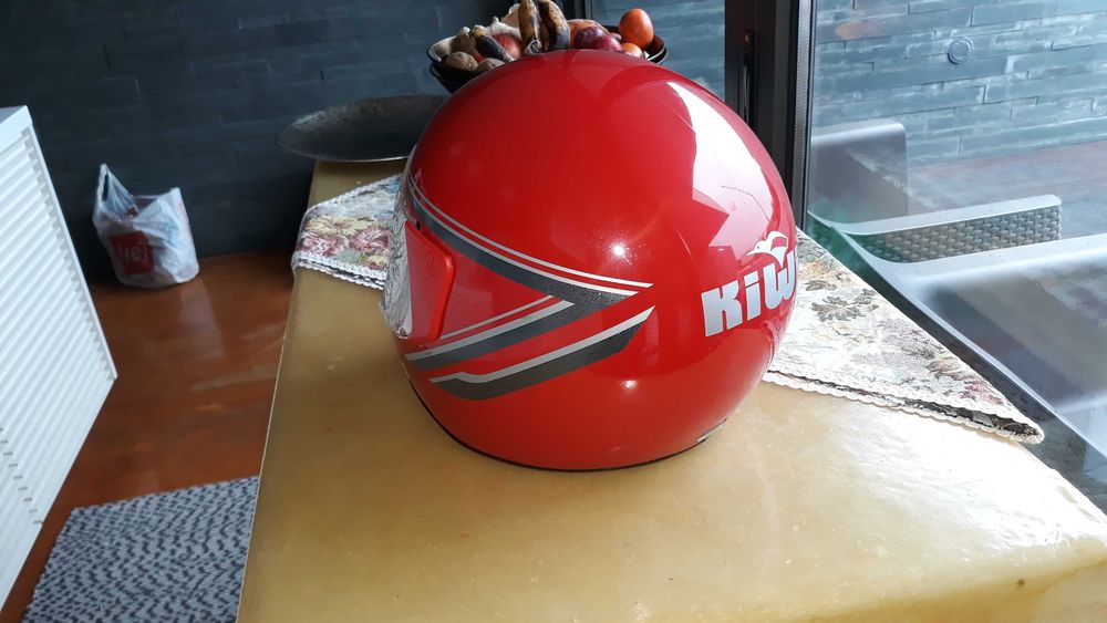 Capacete Integral para Motas Marca Kiwi, SUIÇO, NOVO, Nunca foi usado,, vendo um capacete 20 euros