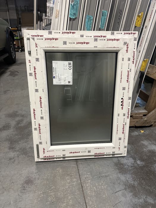 Janela PVC oscilobatente 66,5L/84,5A fosca