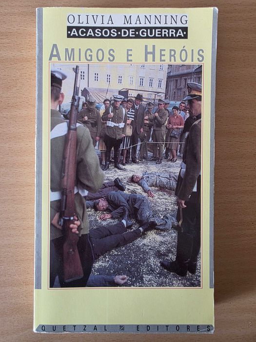 Livro "Acasos de Guerra: Amigos e Heróis" de Olívia Manning