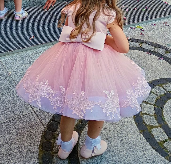 Piękne sukienka na komunię, wesele