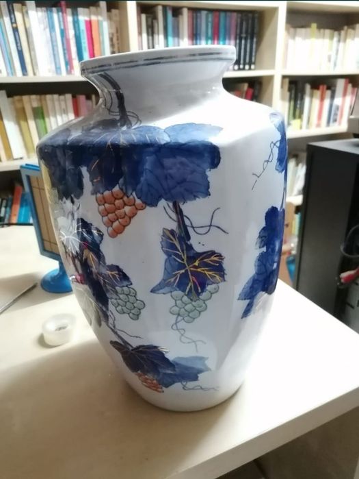 Blue-leaf ceramic jug64750723656834120