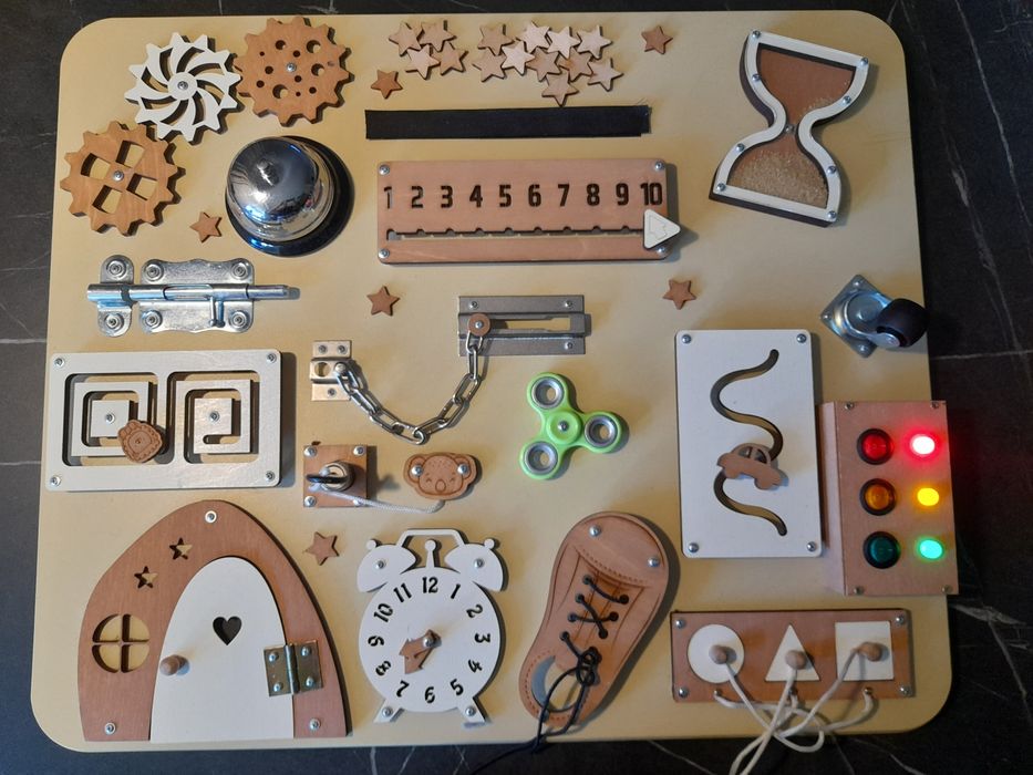 Tablica manipulacyjna Montessori

Cena: 160 zł 
Dachowa