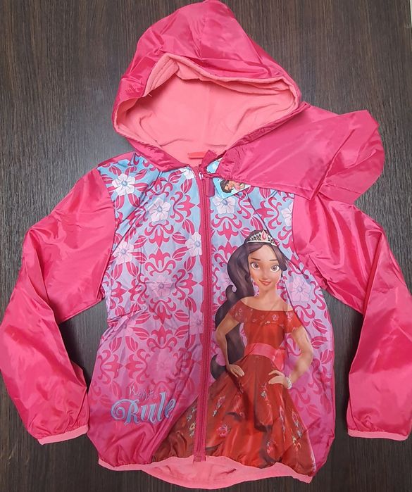 Продам новую утепленную ветровку Disney.