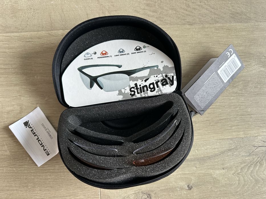Endura stingray. Zestaw szkieł do okularow i opakowanie ochronne.