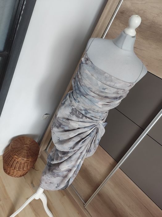 Szara drapowana sukienka na ramiączkach r.42