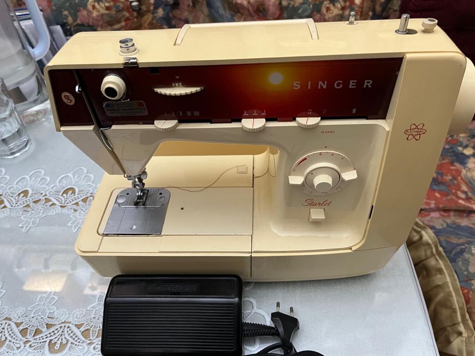 Maszyna do szycia SINGER STARLET  + walizka