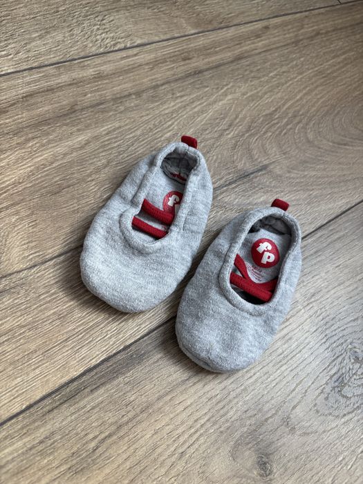 Szare buciki dla dziecka