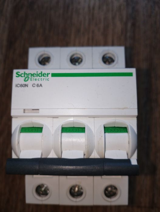 Автомат Schneider Electric IC60N C6A 3P