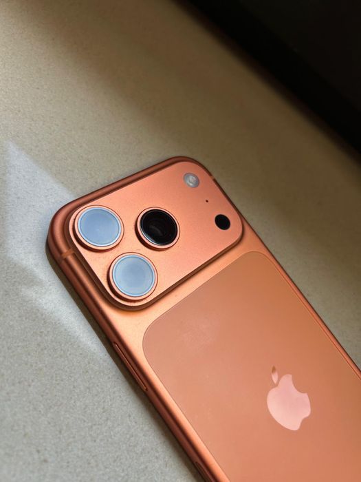Iphone 17 Pro / bateria 98%