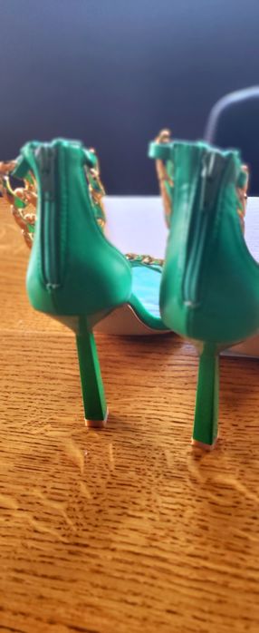 Szpilki sandałki zielone złote łańcuszki r.37