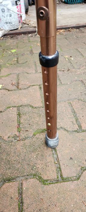aluminiowy balkonik kroczący