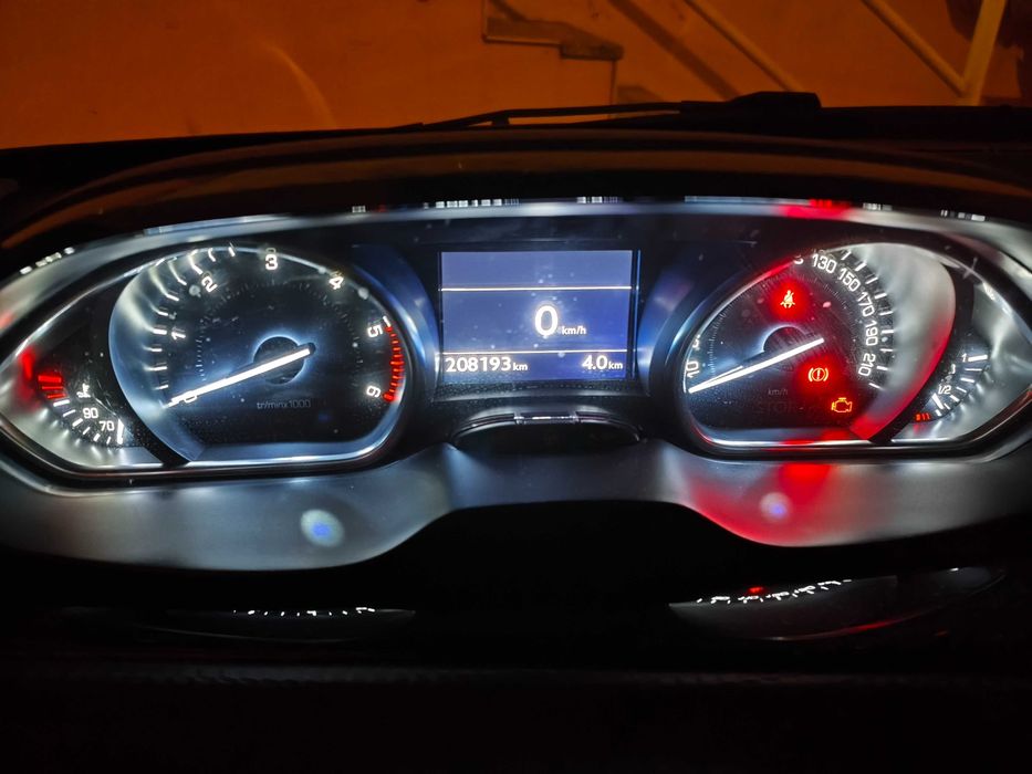 Peugeot 2008 gasóleo allure  de 12/2013 — photo 2