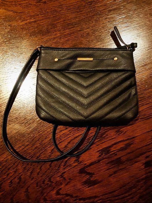 Torebka mała czarna na zamek