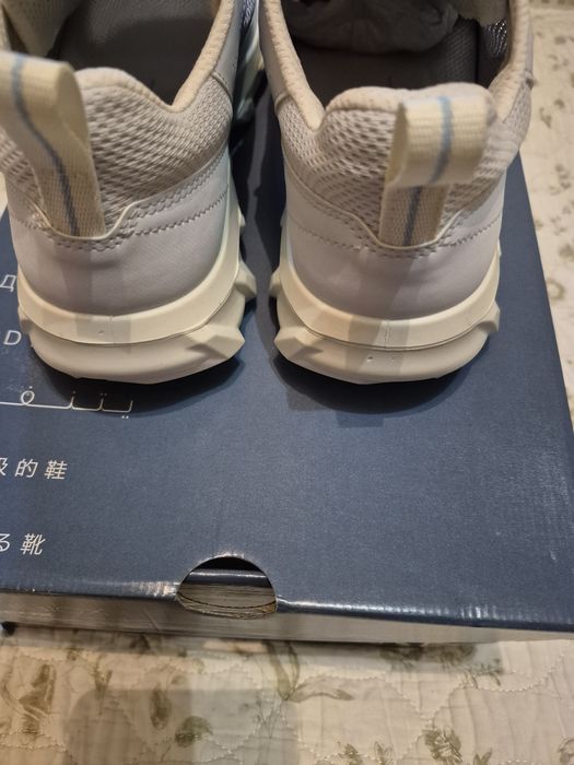 Кросівки жіночі ,нові.ECCO.