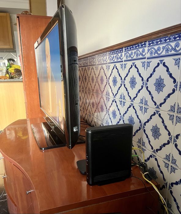 TV Samsung LE40N87BD – 40” Full HD – Com ligeira linha no ecrã