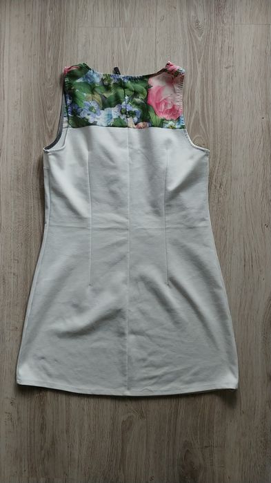 Biała sukienka mini