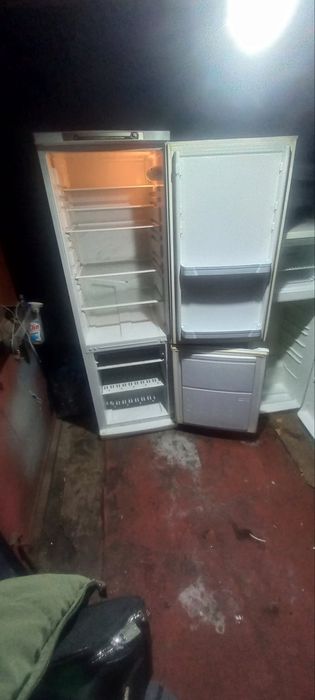 Продам холодильник indesit