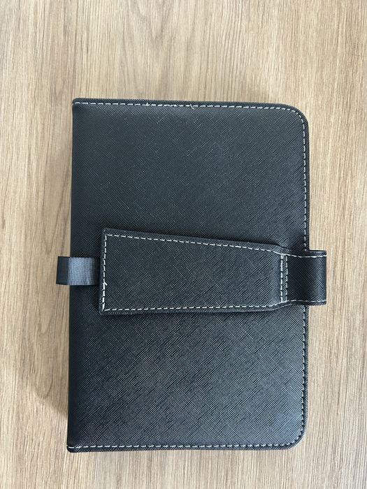 Nowe czarne skorzane etui