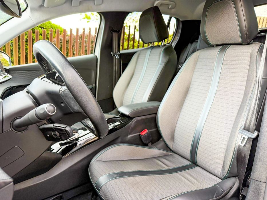 PEUGEOT E-208 136ch Allure Business