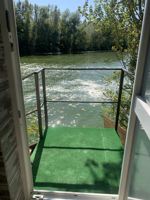 Будинок на березі Дніпра подобово на 1 Перемозі Світло є!!. Лазня,Чан.