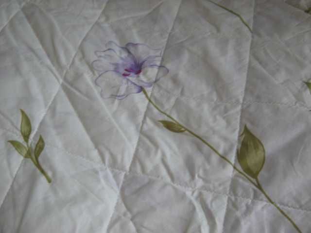 Narzuta kwiaty pikowana + 2 poszewki kolekcja Tarrington House