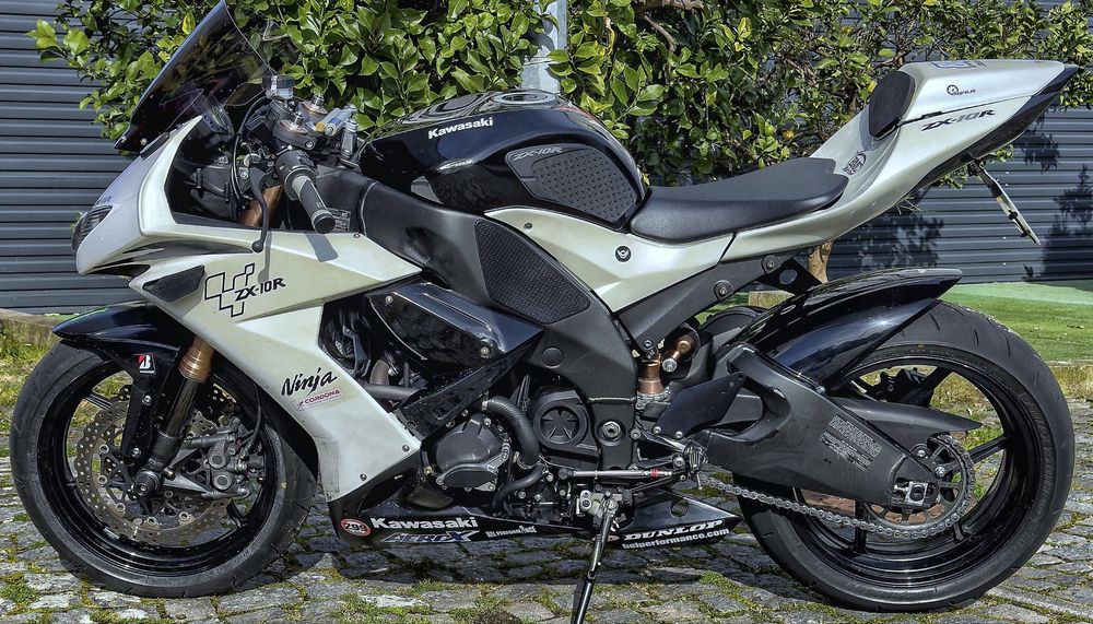 Kawasaki ZX10R 2008  branca e preto  28000  km