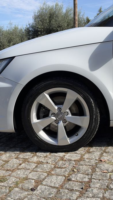 Audi A1 SPORTBACK 1.6 TDI - caixa Stronic — fotografia 2