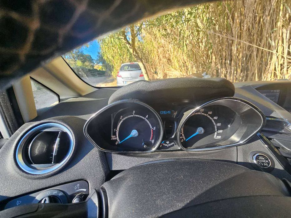 Carro de Ford Fiesta 1.5T manual — photo 4