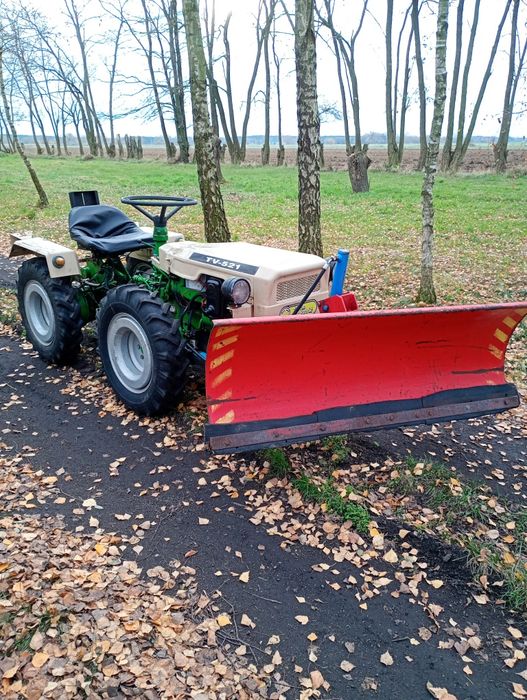 Ciągnik ogrodniczy ciagniczek tv521  traktorek TV521 spych do śniegu