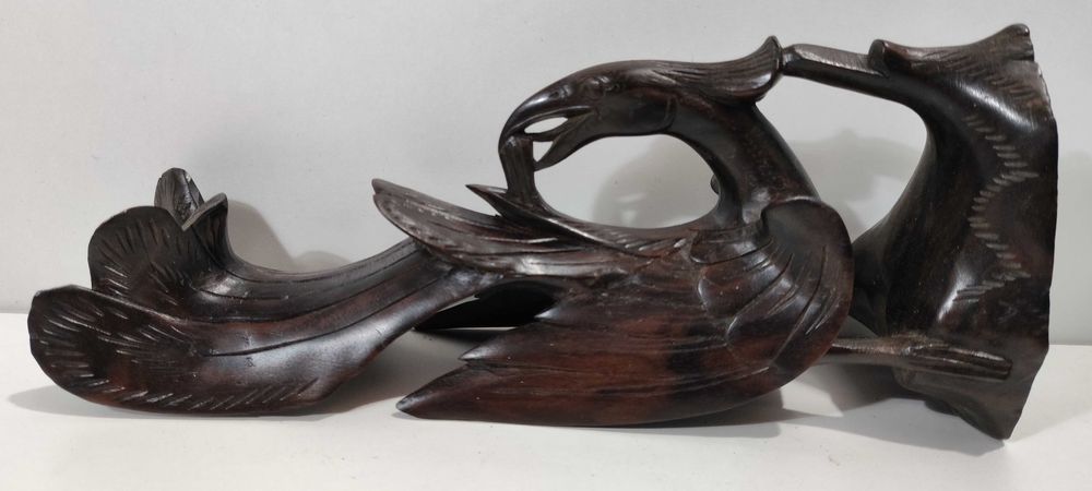 Ave em madeira entalhada (mísula?) (fénix?)