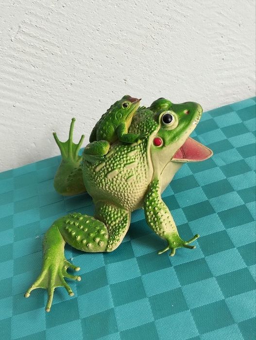 Лягушка - мама .