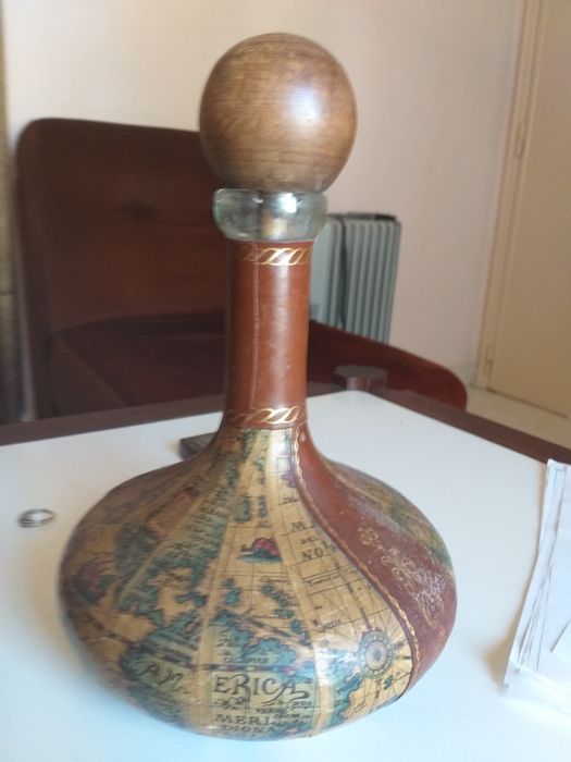 garrafa decorativa forrada em pele