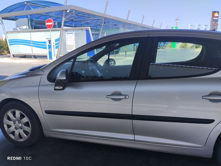 Peugeot 207 cinza
