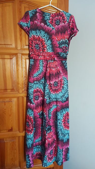 Długa letnia suknia, miły w dotyku materiał, rozmiar 36/38