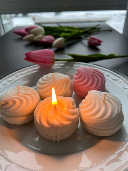 Свічка у формі зефіру