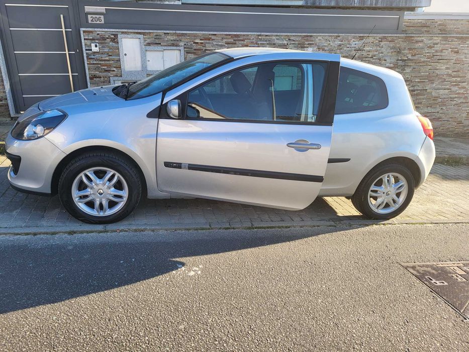 Carro impecável, 1 dono, praticamente novo