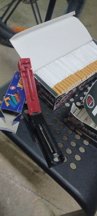 Conjunto para Tabaco. 1 Maquina Qbak e 1 cx e meia de cigarros