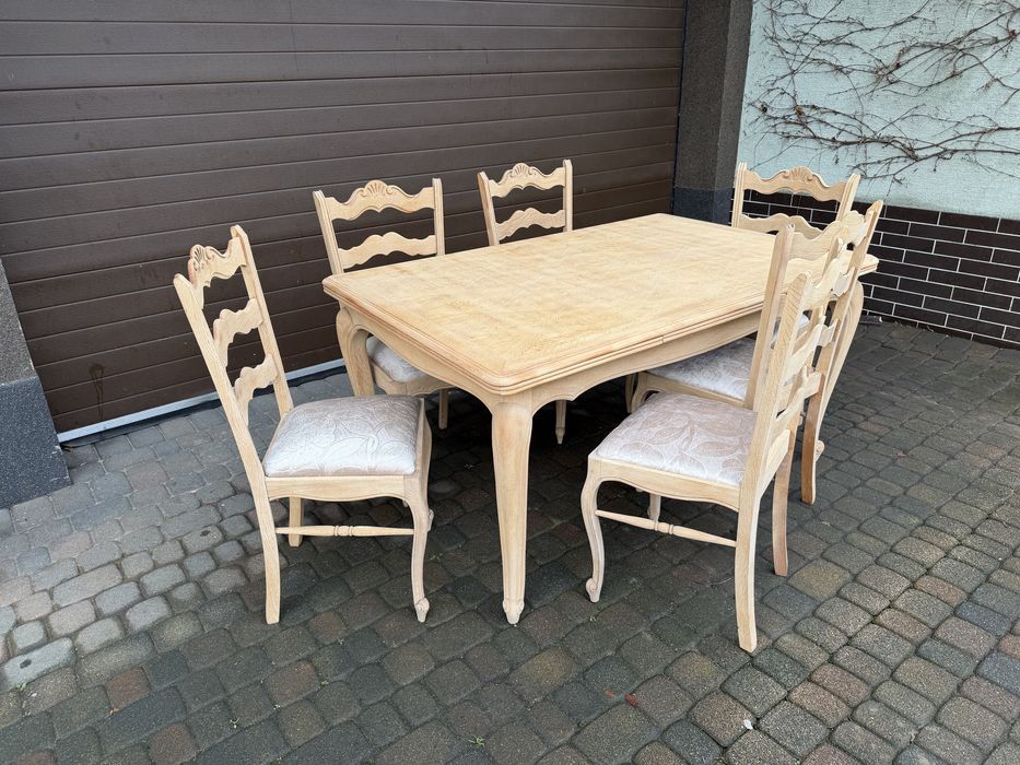 Stół krzesła w stylu ludwikowskim po renowacji oczyszczony Ludwik XV