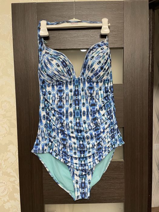 Розпродаж великих купальників