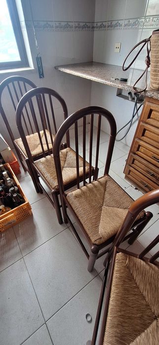 Mesa de cozinha e cadeiras