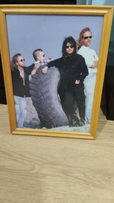 Quadros antigos com fotos dos Metallica  e Iron Mainden