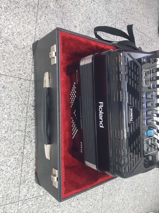 Acordeao Eletronico Roland FR 1X BK